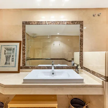 Renovated In 2024 - With Pool And Parking