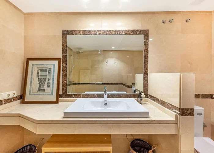 Renovated In 2024 - With Pool And Parking