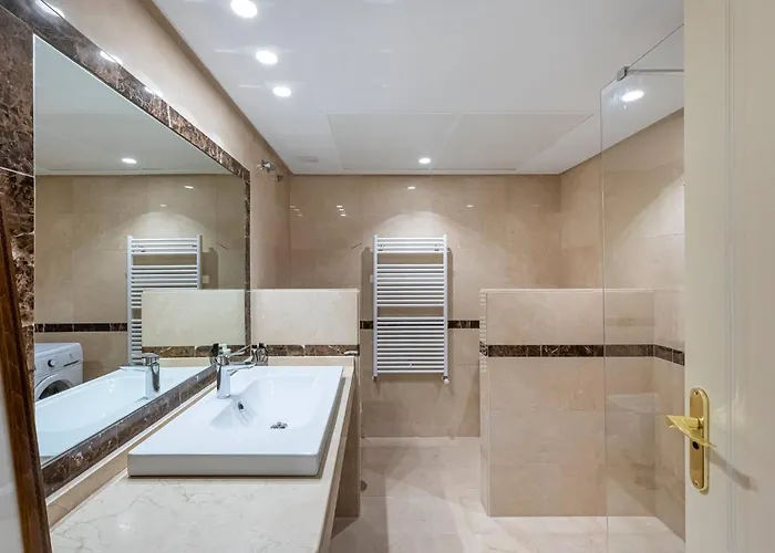 アパート Renovated In 2024 - With Pool And Parking