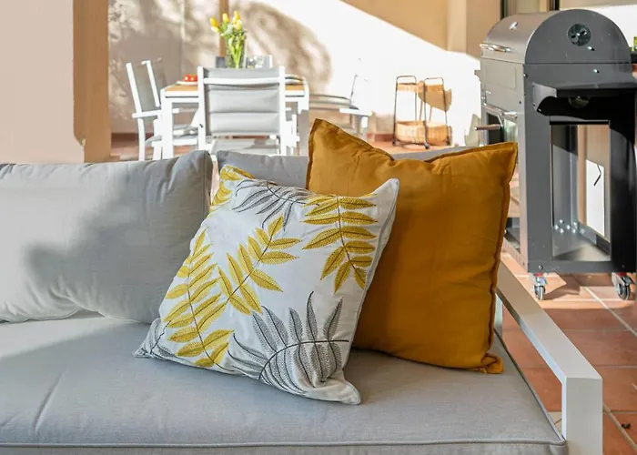 Renovated In 2024 - With Pool And Parking *