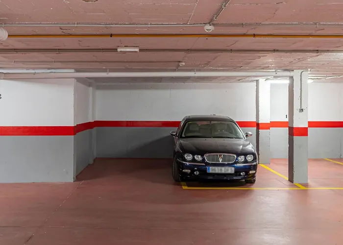 Renovated In 2024 - With Pool And Parking アパート