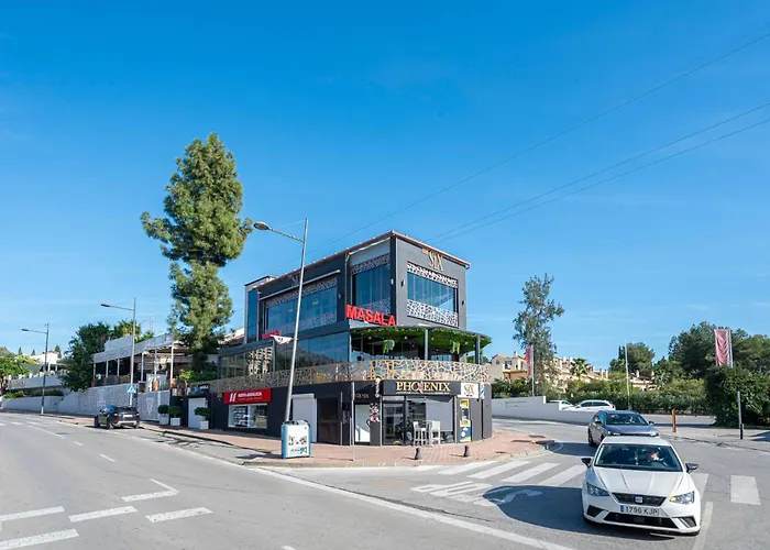 Renovated In 2024 - With Pool And Parking *